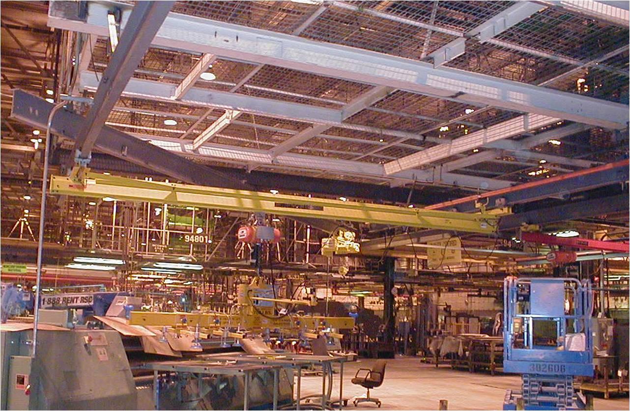 Unified Workstation Crane on Patented Track