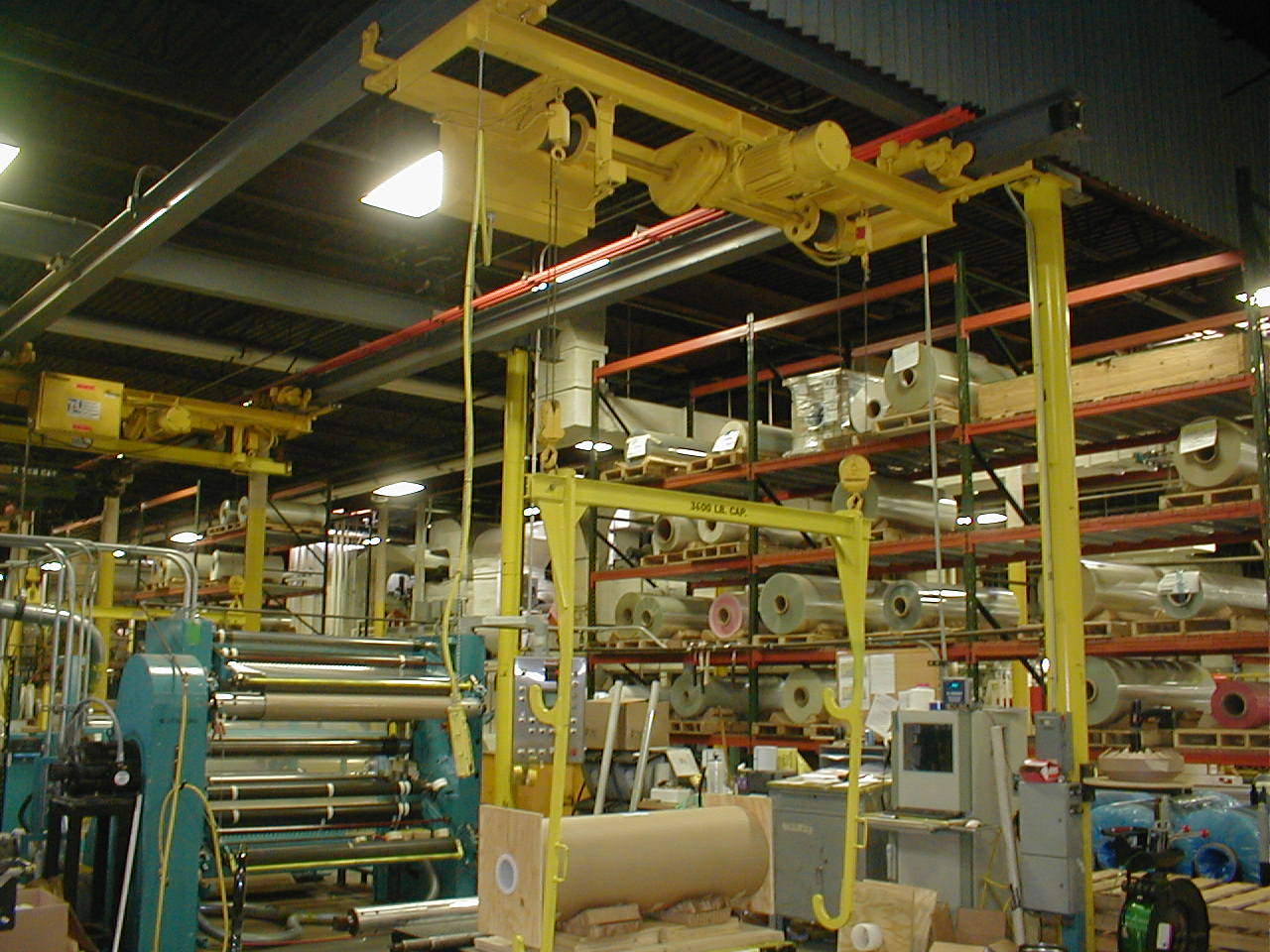 Underhung Twin Hook Hoist on Dual-Rails with Special Designed Below-The-Hook-Lifting-Device