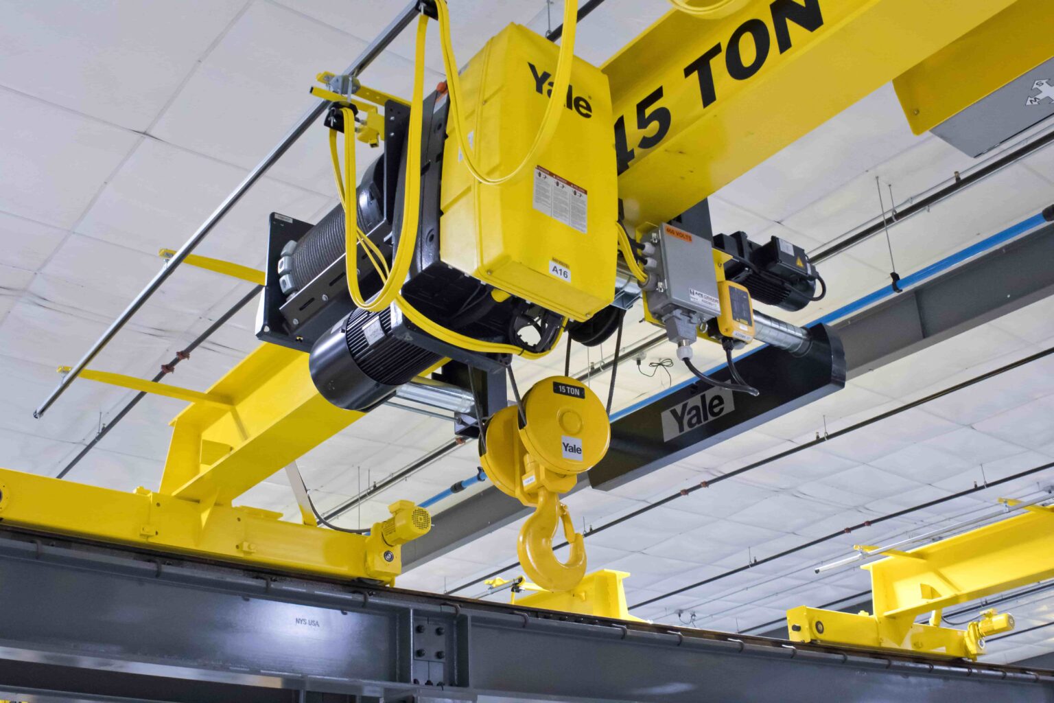 Hoist Mounted Radio Controls with Quick Disconnect for Wired Spare Pendant