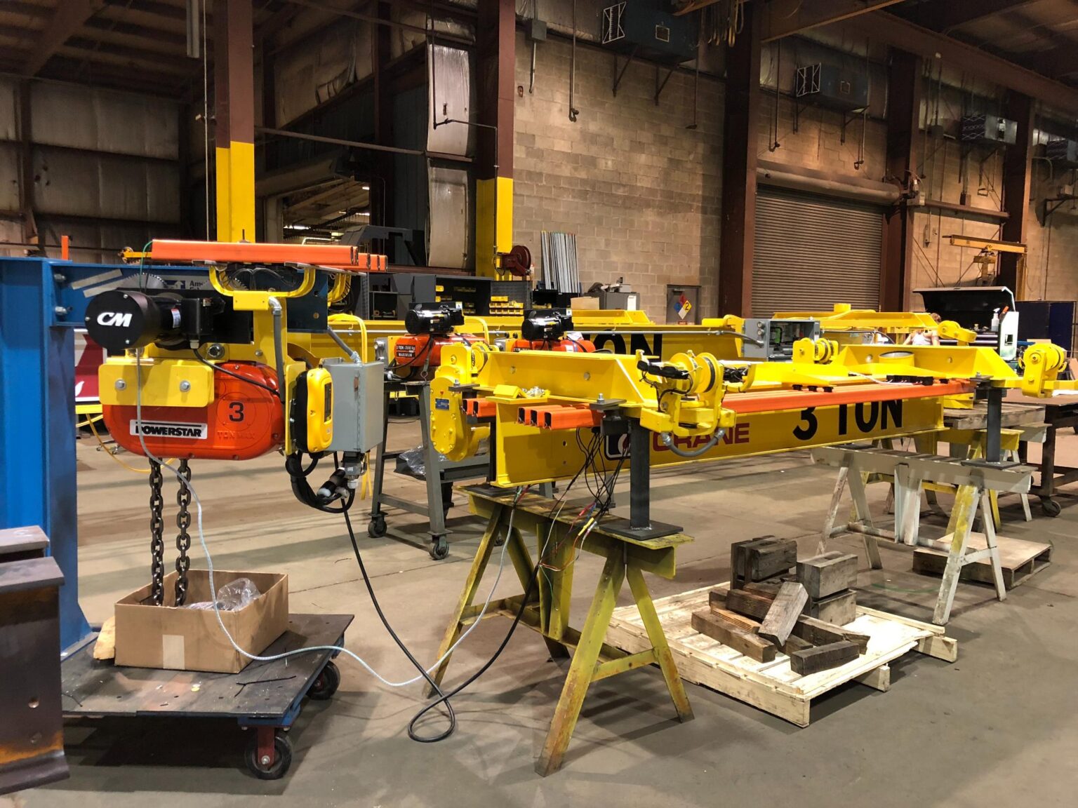 Under Hung Bridge Crane with Conductor Bar Bridge Electrification for Low Headroom Workstations