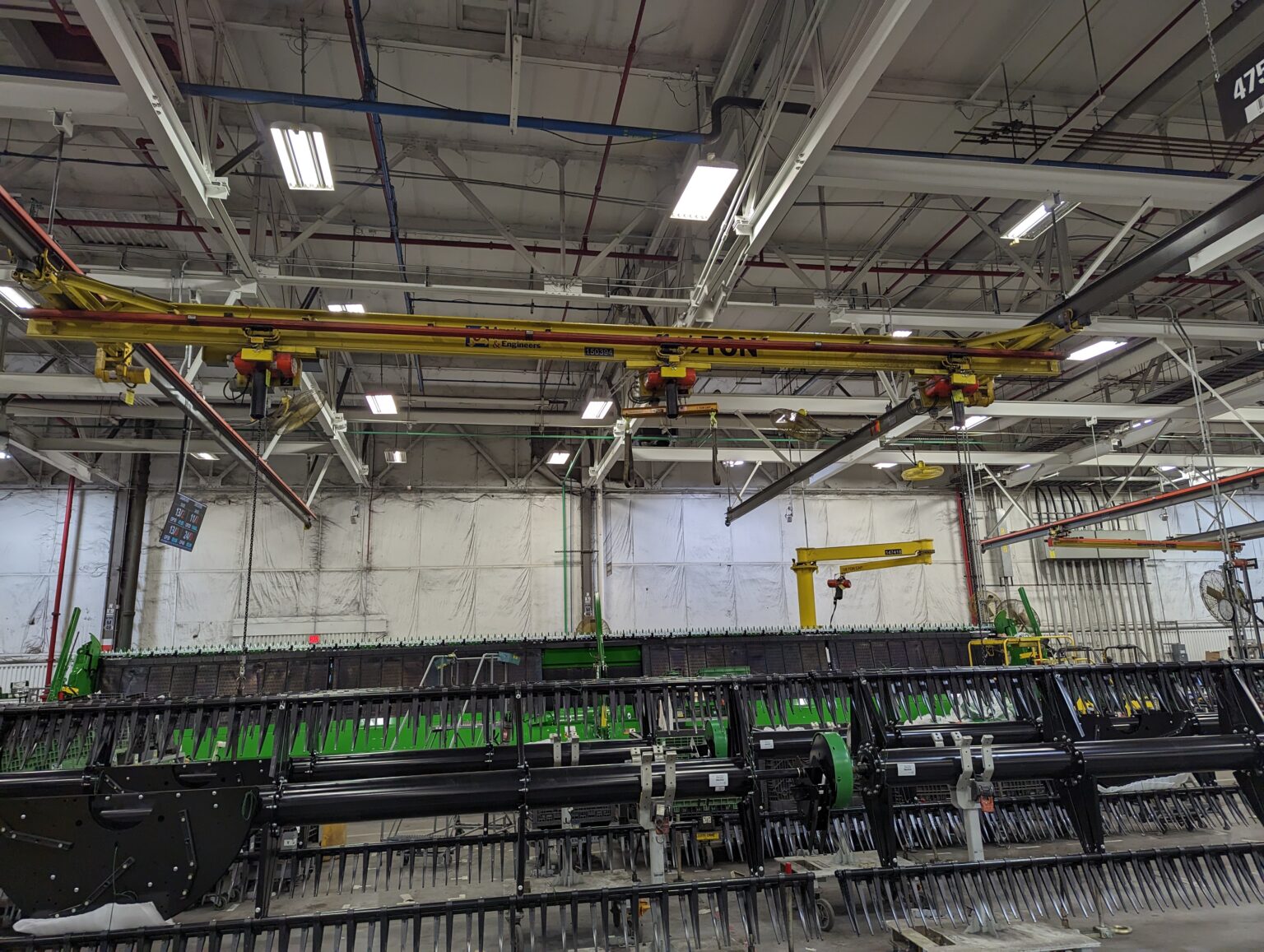 Under Hung Bridge Crane equipped with three hoists