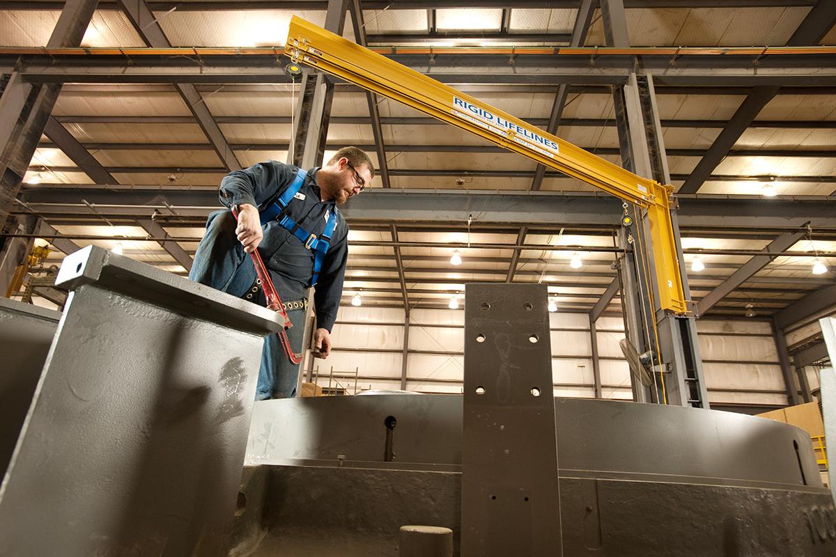 Rigid Lifelines Column Mounted Swing Arm Fall Protection Systems