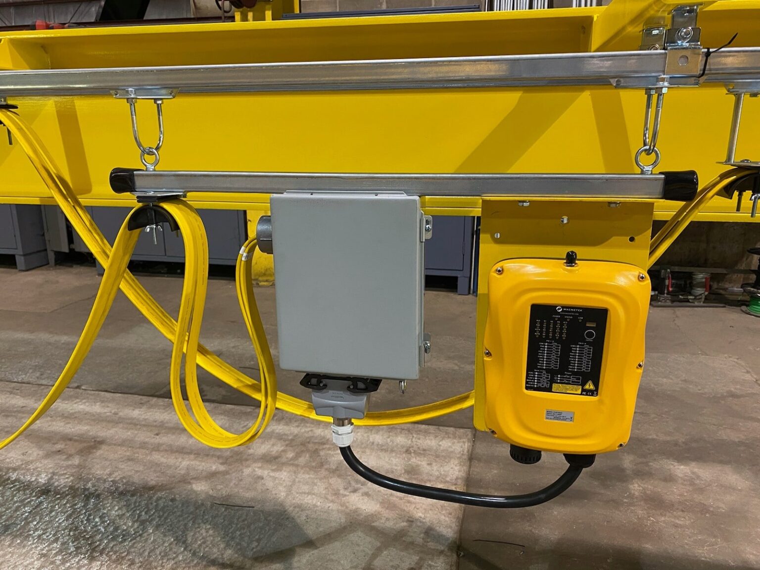 Walkaway Radio with Quick Disconnect for Wired Spare Pendant